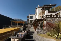 四姑娘山半山・白民宿（長青山寨観景平台）