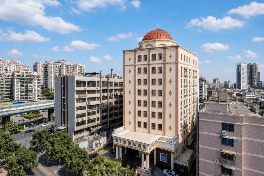 Edinburgh International Exhibition Hotel (Xiamen Railway Station Wolongxiaocheng BRT Station Branch)