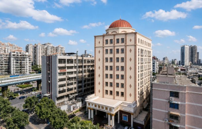 Edinburgh International Exhibition Hotel (Xiamen Railway Station Wolongxiaocheng BRT Station Branch)