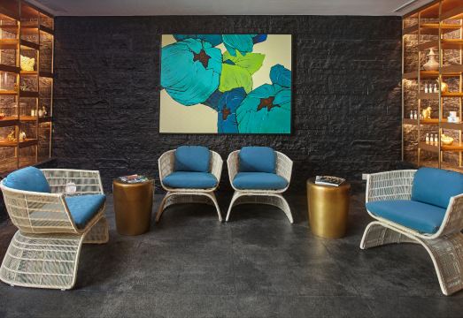 2. 크림슨 리조트 ..