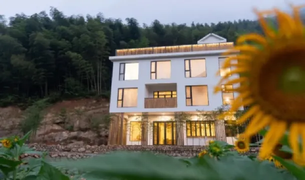 Xuantong Homestay Отели рядом с достопримечательностью «Tianlongjiupu»