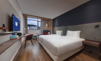 Holiday Inn Express (Pinghu Economic Development Zone)