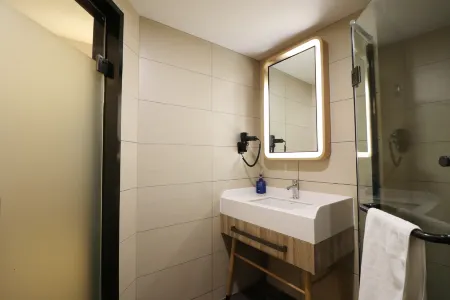 Homeinn · neo (Shanghai Zhoupu Town Yigu Modern Business Park) Отели рядом с достопримечательностью «Shanghai University of Medicine & Health Sciences (Pudong Campus)»