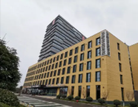 Homeinn Plus Hotel (Suzhou Fenhu Luxin Avenue) Hotels in Suzhou