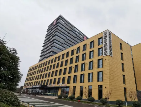 Homeinn Plus Hotel (Suzhou Fenhu Luxin Avenue)