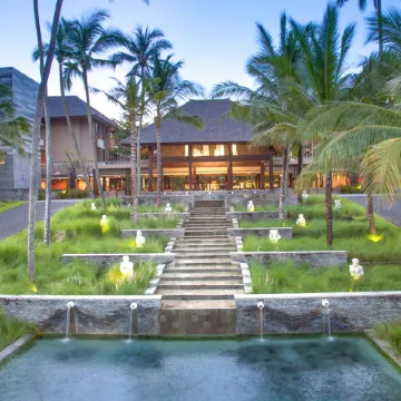 Courtyard Bali Nusa Dua Resort Отели рядом с достопримечательностью «Коллекция Бали»