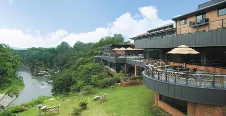 Hantan River Spa Hotel Отели в г. Чхорвон