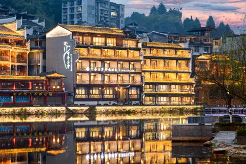 Qianxun Yunjing Zen River View Hotel