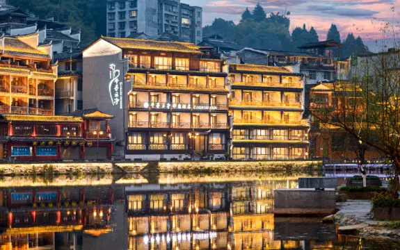 Qianxun Yunjing Zen River View Hotel