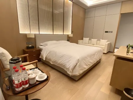 Junshan Holiday Hotel Отели рядом с достопримечательностью «Rose Garden»