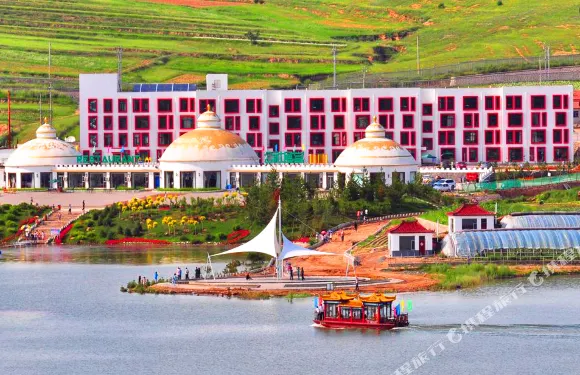 察爾湖度假酒店