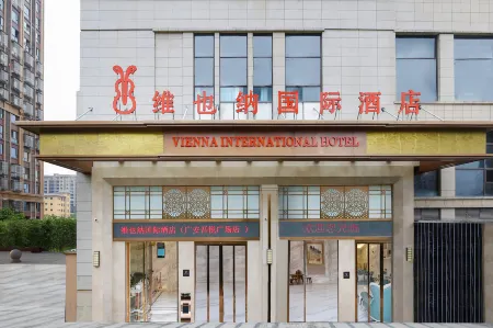 Vienna International Hotel (Guang'an Wuyue Plaza) Отели в г. Гуанан
