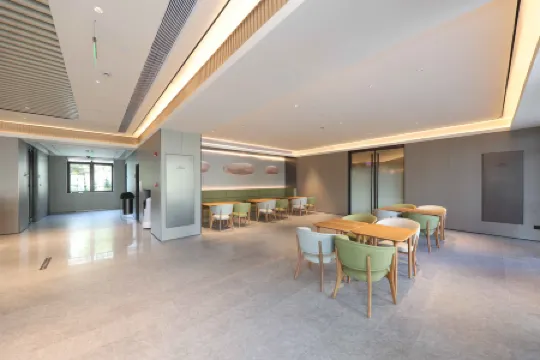 JI Hotel (Shanghai Dishui Lake Subway Station) Отели рядом с достопримечательностью «Underground Plaza»