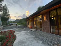 Kuandian Lake Light Mountain House B&B