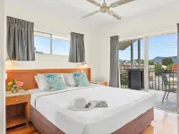 Bay Village Tropical Retreat & Apartments Hotels in Cairns North