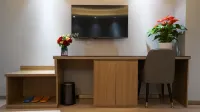 Longyue Boutique Business Hotel (Weihai Railway station Hanlefang Branch)