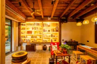 十月民宿（夏霖九天銀瀑風景區店）