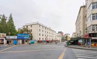 Shangpin Lily Boutique Hotel Qingdao Taidong beer Street store