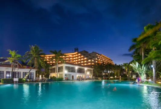 West Coast Resort Hotels near Yongqing Temple