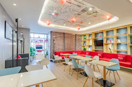 Ibis Hotel (Yanbian University Net Red Wall) Отели рядом с достопримечательностью «Yanbian University Normal Branch»