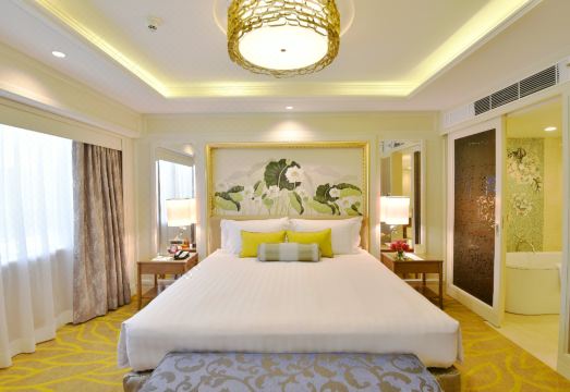 5. 두짓 타니 마닐..