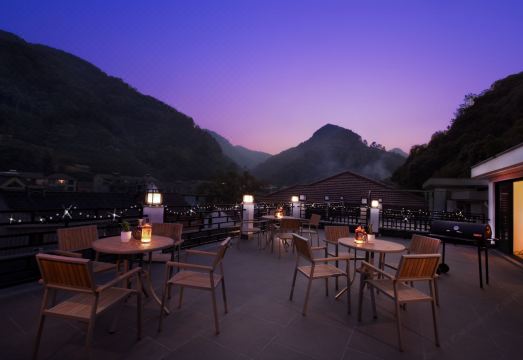 [Hangzhou Guanshan B & B의 아름다운 차밭 전경]