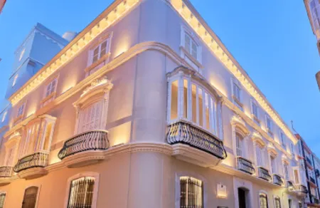 Tandem Puerto Chico Отели рядом с достопримечательностью «Convento de San Francisco»