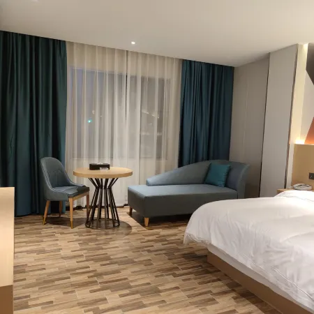 Fuchuan Huaman Hotel