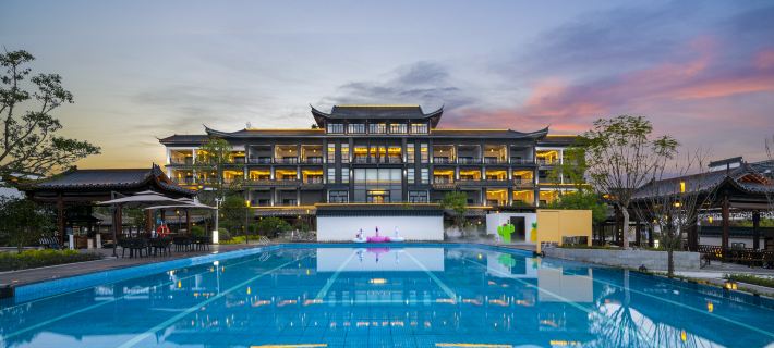 Nine View Lake Fondney Hot Spring Hotel Отели в г. Синнин