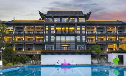 Nine View Lake Fondney Hot Spring Hotel