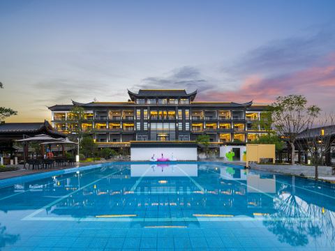 Nine View Lake Fondney Hot Spring Hotel