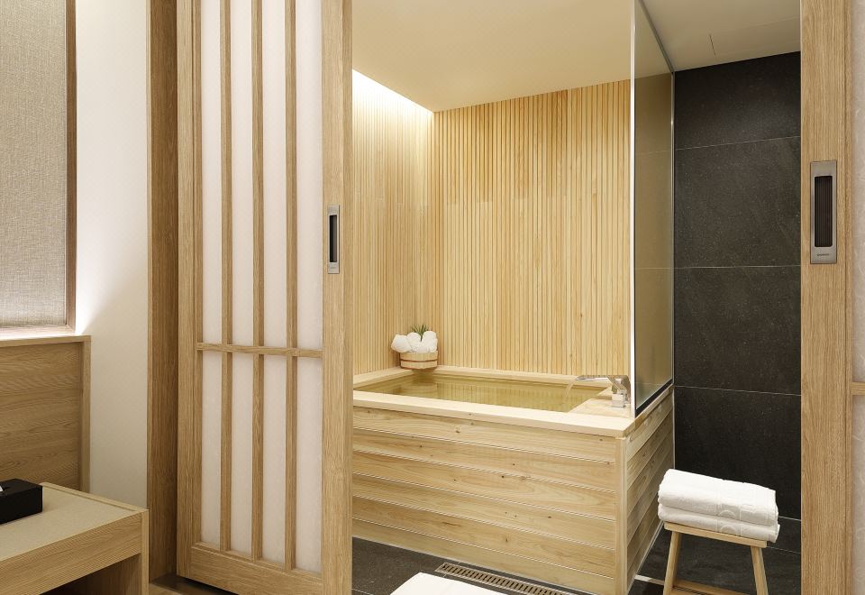 호텔포레 더 스파의 조식 쌀국수와 볶음밥