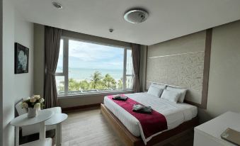 The Beach Front Resort, Pattaya