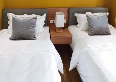 Chill Twin Room Sans Hotel at The Luxebridge Suites Davao Photo