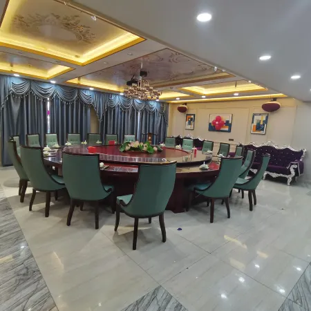 Hot Spring Holiday Hotel