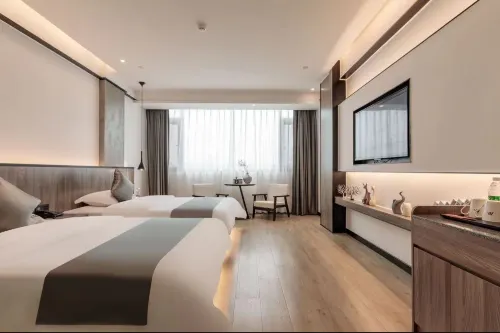 Zhuyan Hotel (Changsha Huanghua Airport Longhua Subway Station)