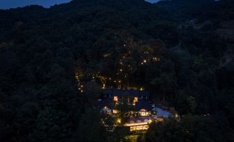 Qingcheng Mountain Just on the Stream · Mountain Stream Bamboo Forest Private Soup B&B