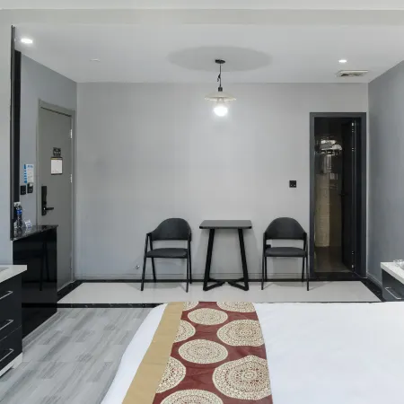 Fuqian Business Hotel