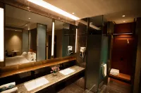 Manhao Holiday Inn