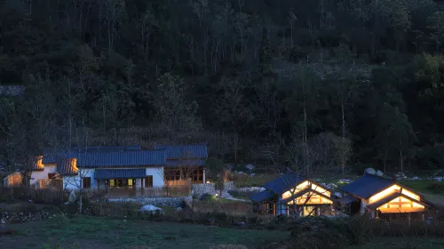 Yiman Gaocun Homestay Hotel di Pingwu