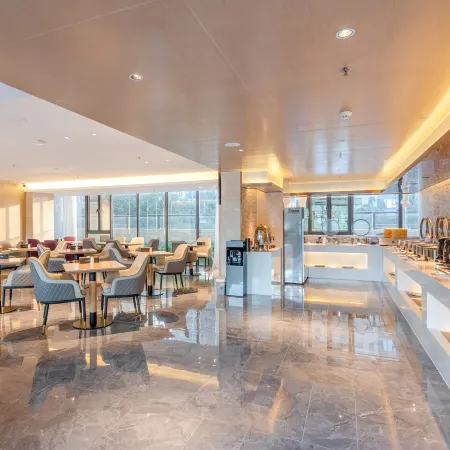 LAVANDE Hotels (Zhaoqing Sihui Hi-tech Zone Dawang Light Rail Station Branch)