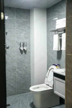 Everest Grand Court Hotel Отели рядом с достопримечательностью «Rongbuk Monastery»