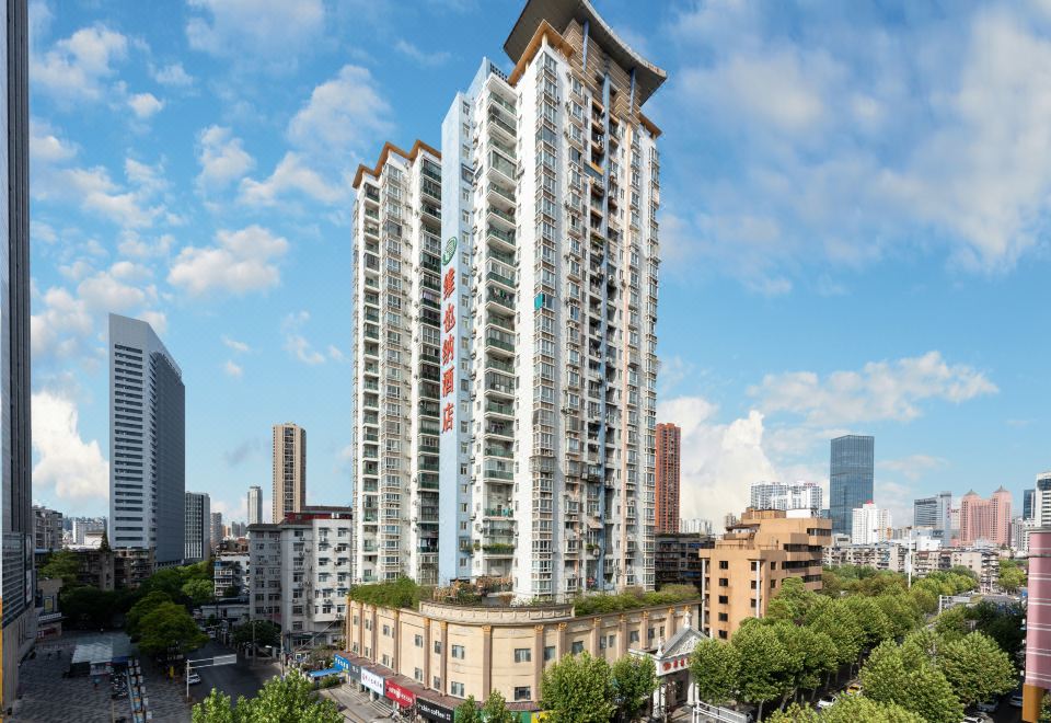 Vienna Hotel (Wuhan Lingjiaohu Wanda Metro Station)
