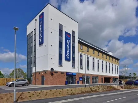 Travelodge Swindon West Отели рядом со станцией Swindon Railway Station