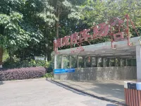 Guolong Hotel - parking