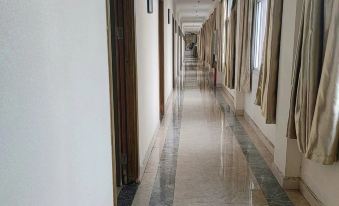 Daye Guotai Business Hotel