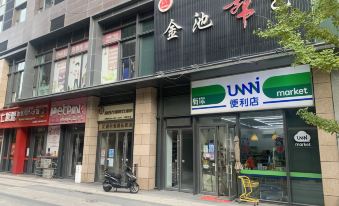 Shenyang Qingtu Apartment (Lingxi Subway Station Shop)