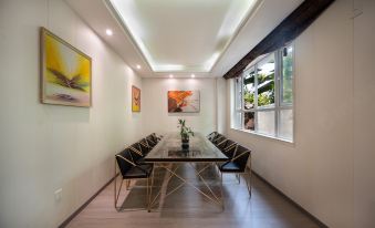 Yiju Hotel (Chongqing Huaxi Culture and Sports Center Dajiang Light Rail Station)