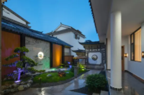 Guiyun Inn (Dali Ancient City South Gate)