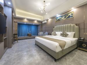 Peninsula Time Hotel (Fuzhou Sanfang Qixiang West Lake Park)